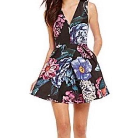 Robe Keepsake The Label Chicago - Taille S, 100% Coton, Texture Travaillée, Noire